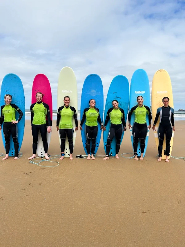 Curso de surf en grupo en Suances
